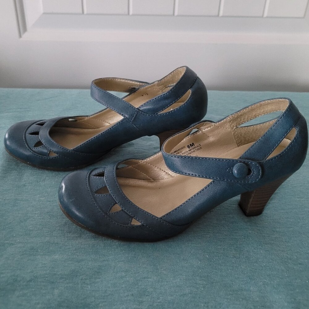 Expression Shoes ~ Size 6 - Picture 3 of 7